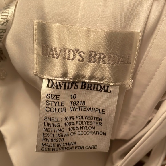 🆕 David’s Bridal Satin A-line Halter w/ Split Front Wedding Dress & Veil Sz. 10 - Picture 10 of 13